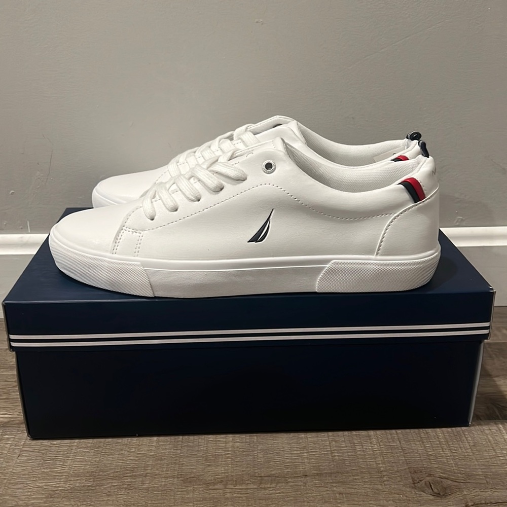 Nautica Men’s Sneaker, Classic Low Top Loafer (White, Size 9.5)